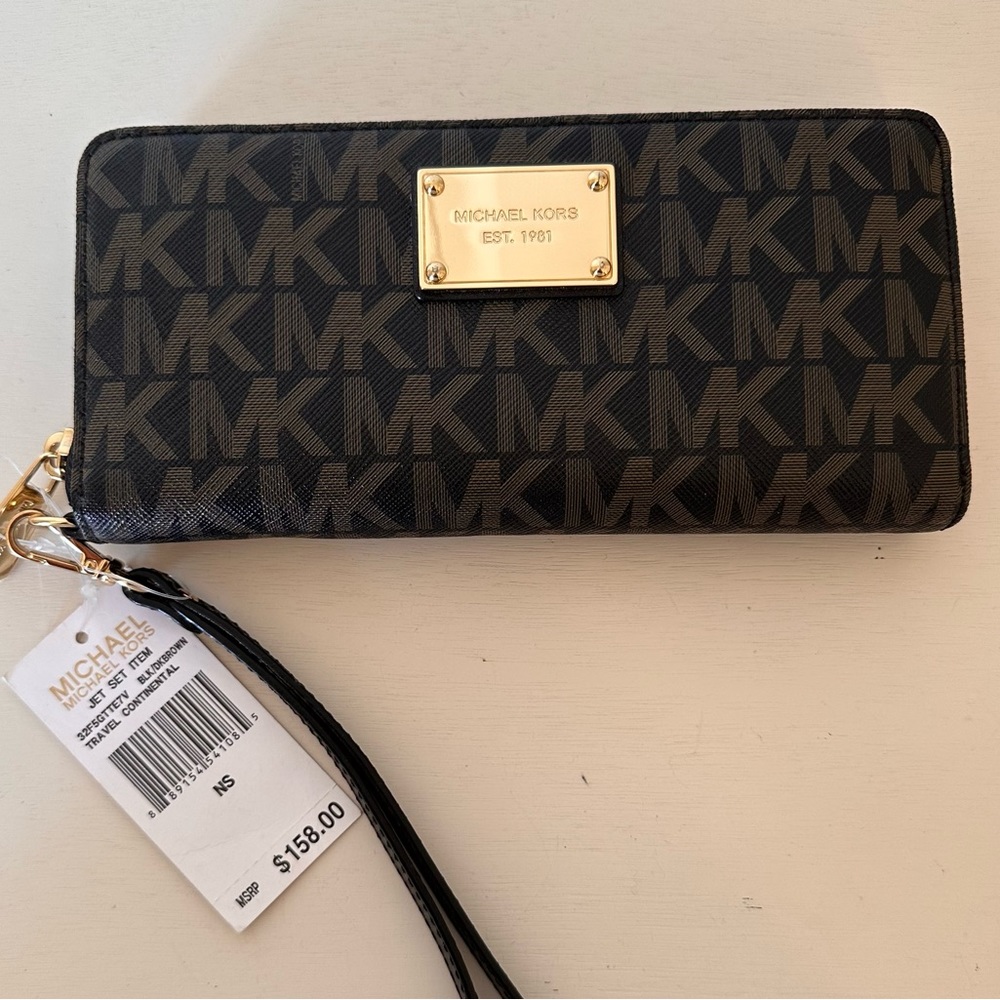 Michael Kors Large Travel Continental Wallet